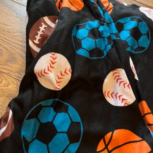 Boys pajama pants size 6/7 NWOT - Picture 2 of 8